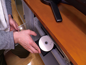 義父に犯され、その一部始終をビデオ撮影された私…　浜崎真緒　サンプル画像02